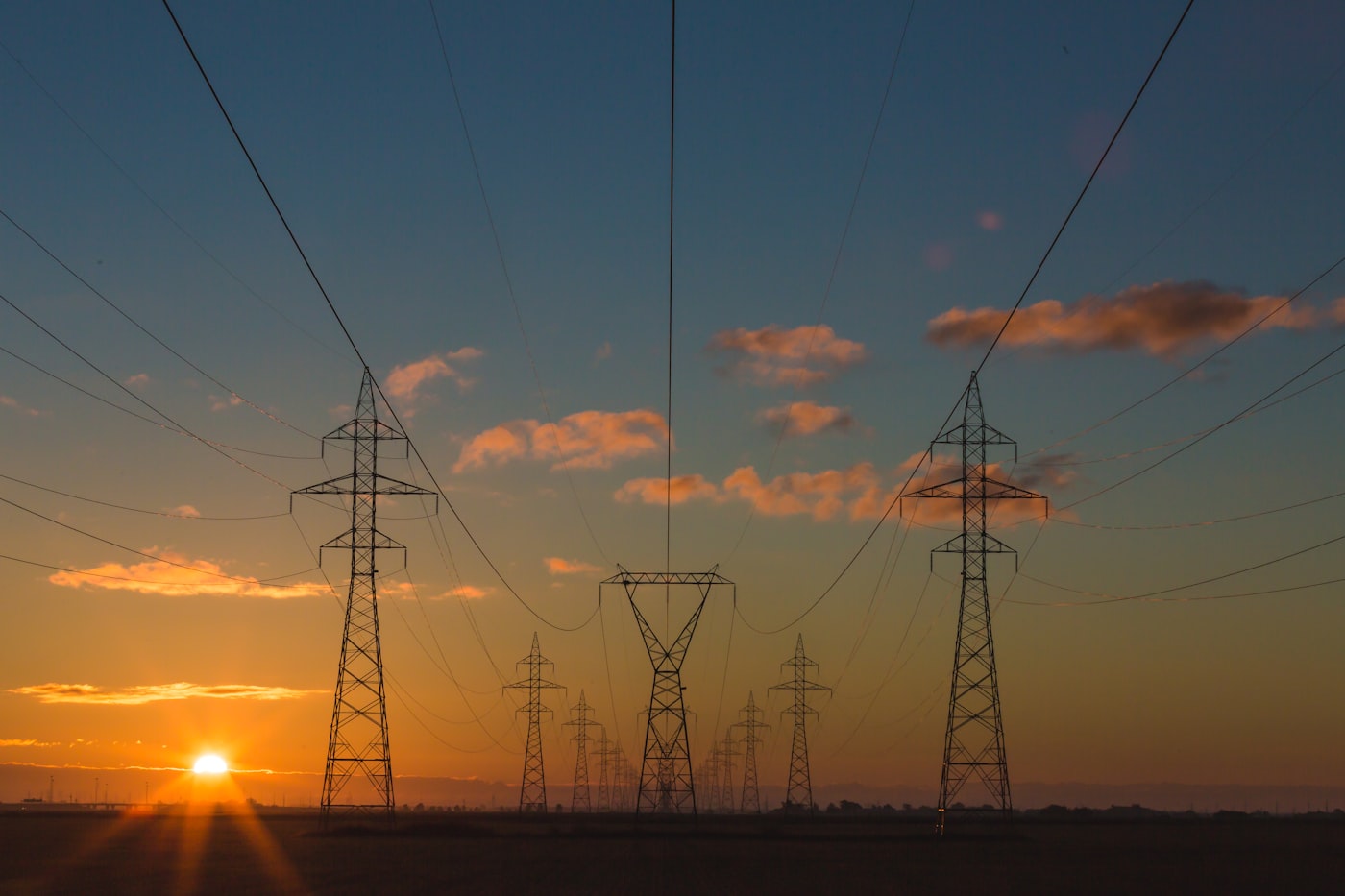Słupy energetyczne i infrastruktura — diagnostyka instalacji to nie tylko mycie